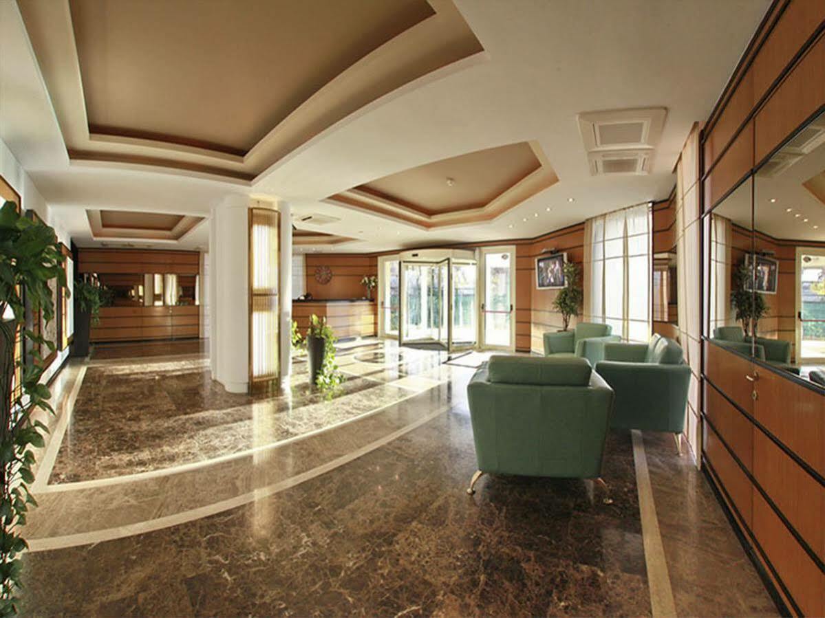 Monte Carlo Palace Rooms Bukurešť Exteriér fotografie
